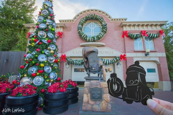 I Travel Around Disneylands Around The World To Hold Up Paper Cut-Outs Of Famous Characters And Scenes (86 Pics)