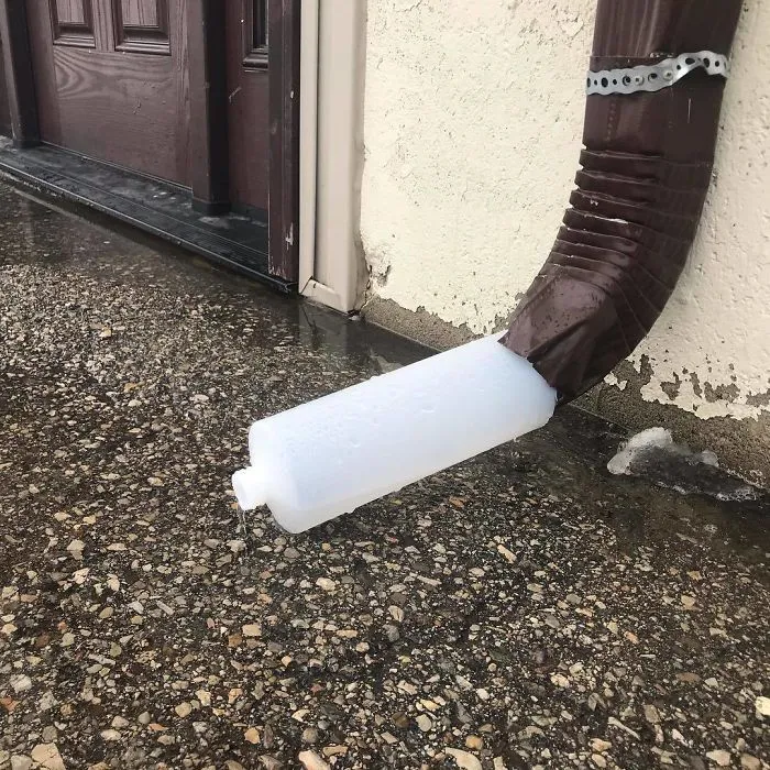 Guy Finds The Worst Construction Fails And 'Justifies' Them With Hilarious Captions (30 Pics)