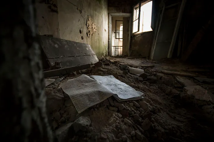I Photographed An Abandoned Palace In Bratoszewice