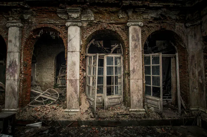 I Photographed An Abandoned Palace In Bratoszewice
