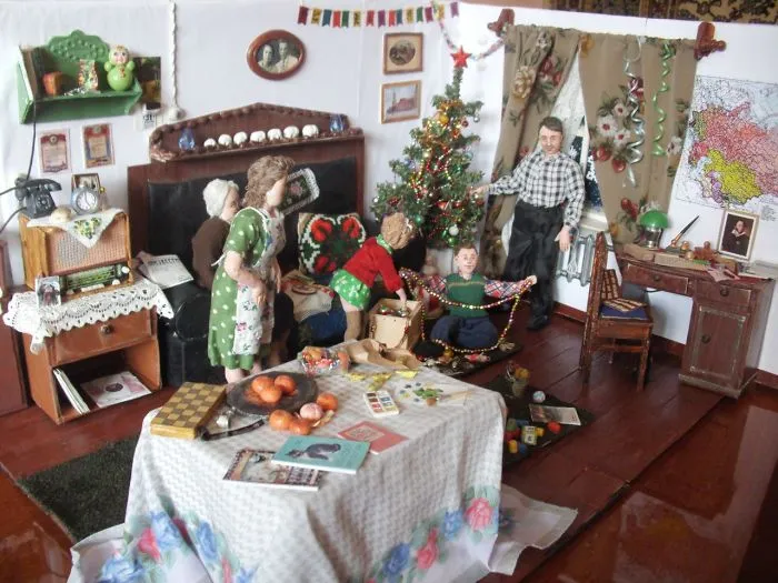 This Doll Master Sculpts Tiny Figures To Depict Ordinary Lives Of The Elderly In Russia (51 Pics)