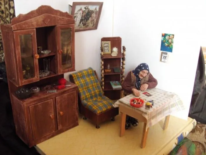 This Doll Master Sculpts Tiny Figures To Depict Ordinary Lives Of The Elderly In Russia (51 Pics)