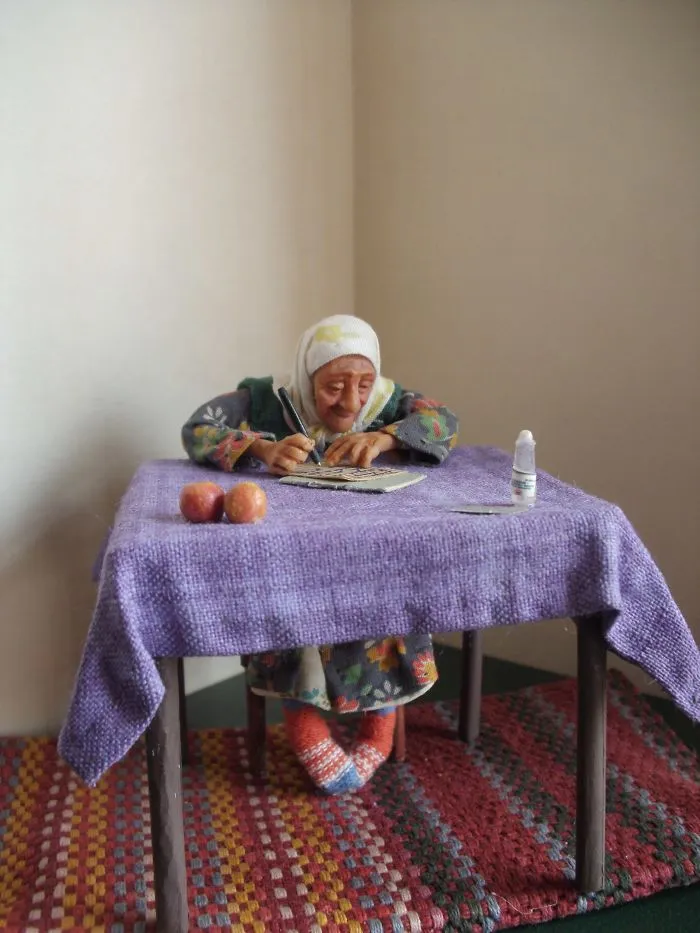 This Doll Master Sculpts Tiny Figures To Depict Ordinary Lives Of The Elderly In Russia (51 Pics)