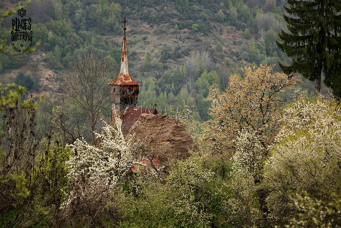 19 Pictures I Took Of Abandoned Places In The Apuseni Mountains