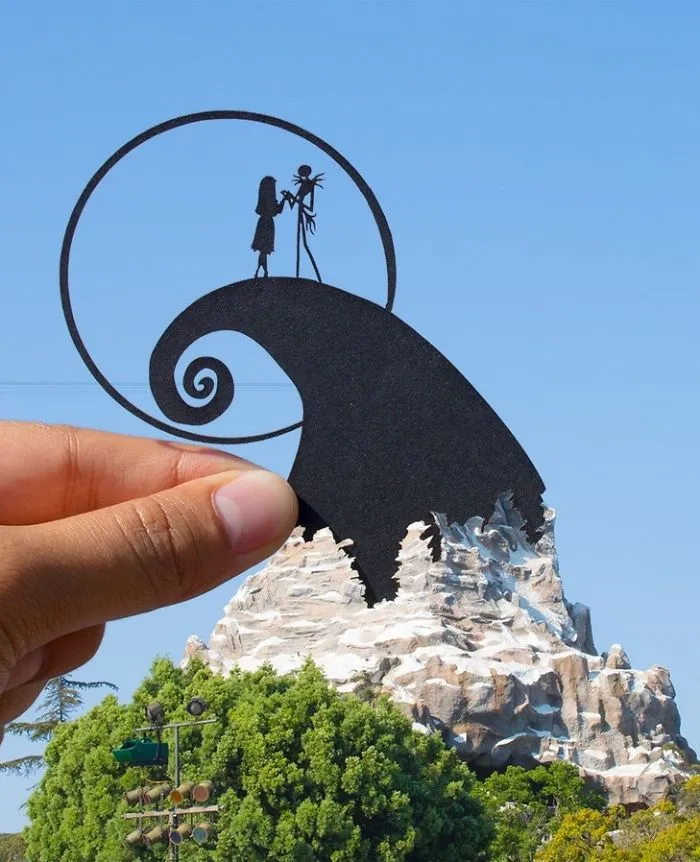 I Travel Around Disneylands Around The World To Hold Up Paper Cut-Outs Of Famous Characters And Scenes (86 Pics)