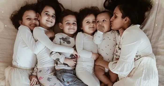 Mom Of 5 Shares Her Belly Photo To Celebrate The Beauty Of Woman Body