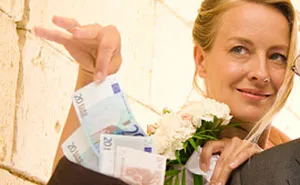 Delusional Bride Cancels Wedding, Thinks It's Okay To Spend The $30K That Guests Donated For It