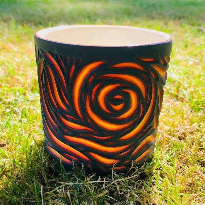 This Artist Carves Pottery And Reveals Unexpected Layers Of Colors Underneath