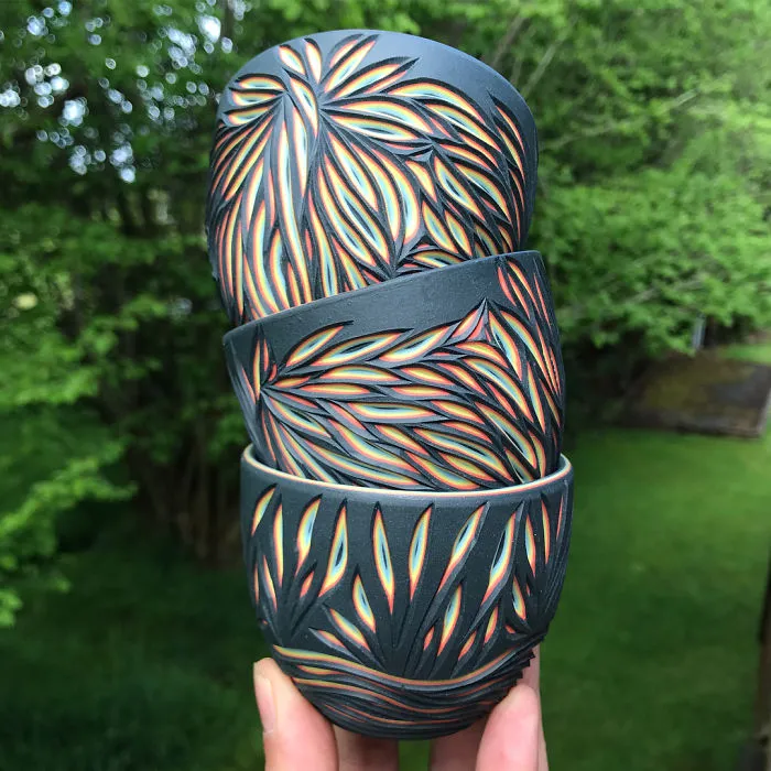 This Artist Carves Pottery And Reveals Unexpected Layers Of Colors Underneath
