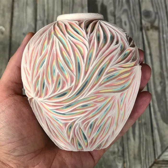 This Artist Carves Pottery And Reveals Unexpected Layers Of Colors Underneath