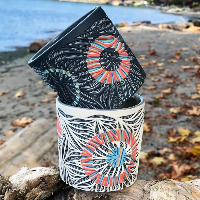 This Artist Carves Pottery And Reveals Unexpected Layers Of Colors Underneath