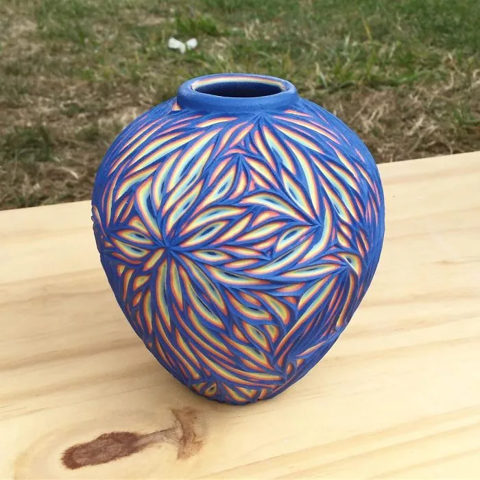 This Artist Carves Pottery And Reveals Unexpected Layers Of Colors Underneath
