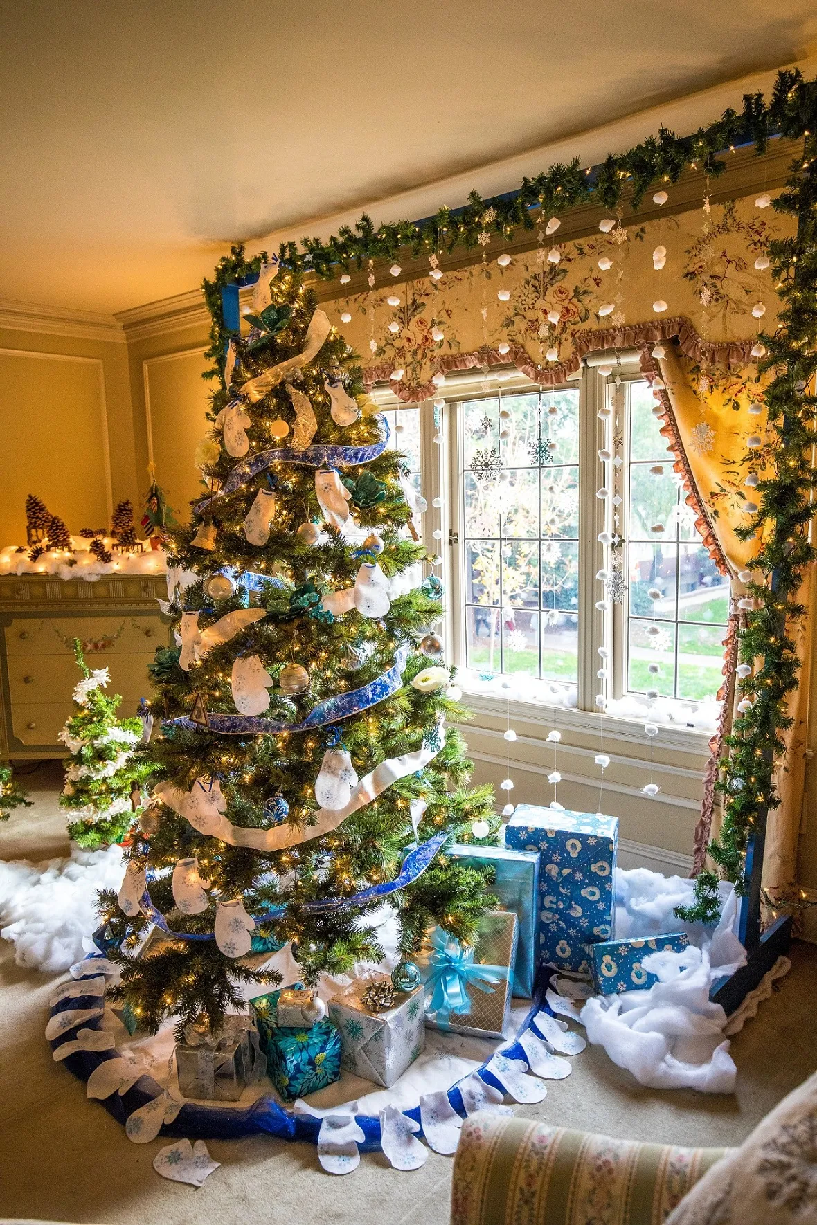 DIY Inside And Outside Christmas Home Decorating Tips
