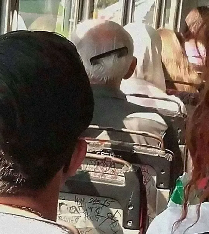 Esta cuenta de Instagram recopila cosas divertidas y curiosas vistas en el transporte público (40 fotos)