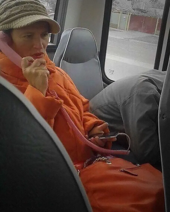 Esta cuenta de Instagram recopila cosas divertidas y curiosas vistas en el transporte público (40 fotos)