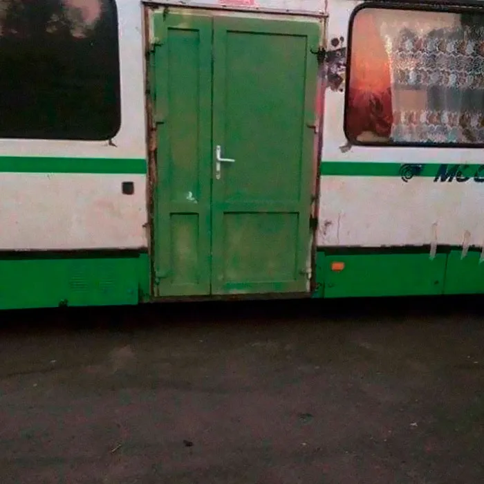Esta cuenta de Instagram recopila cosas divertidas y curiosas vistas en el transporte público (40 fotos)
