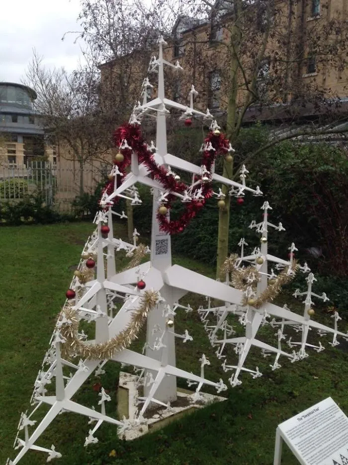 Árbol de Navidad fractal en la facultad de matemáticas de Cambridge