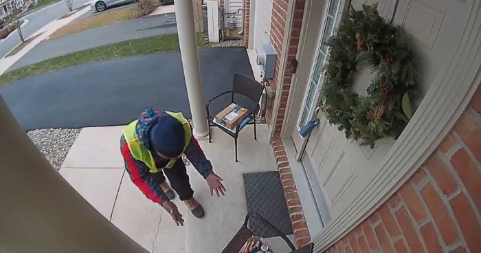 Homeowner Leaves Snacks For Amazon Delivery Guy And His Reaction Is Too Pure