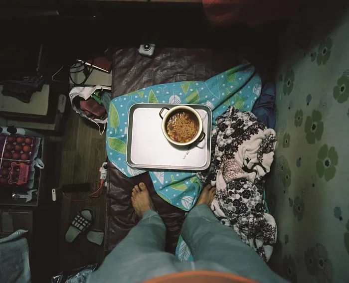 South Korean Photographer Sim Kyu-Dong Shows How The Poor Live In ‘Goshitels' In 30 Powerful Photos