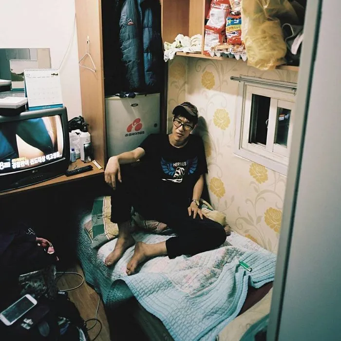 South Korean Photographer Sim Kyu-Dong Shows How The Poor Live In ‘Goshitels' In 30 Powerful Photos