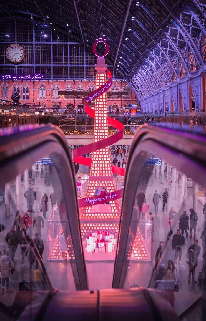 I Try To Capture The Magical Beauty Of Christmas Time In London With My Photographs (16 Pics)