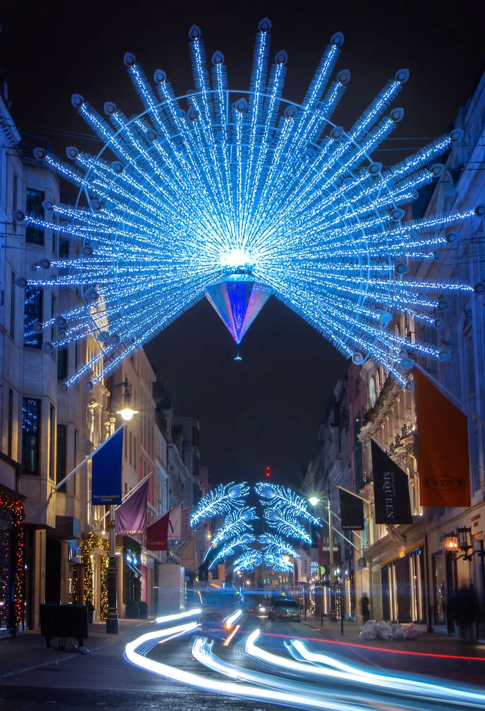 I Try To Capture The Magical Beauty Of Christmas Time In London With My Photographs (16 Pics)