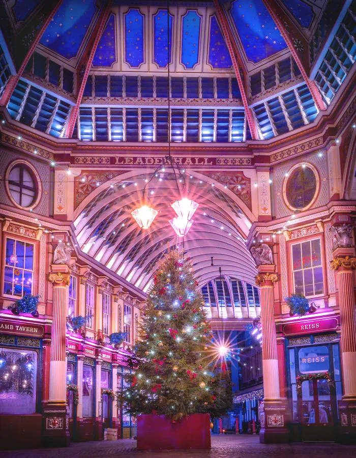 I Try To Capture The Magical Beauty Of Christmas Time In London With My Photographs (16 Pics)
