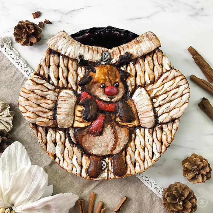 25 Pies That Look Too Good To Eat, Including A Festive Baby Yoda