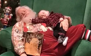 30 Times People Put A Funny Twist On Pics With Santa In Malls