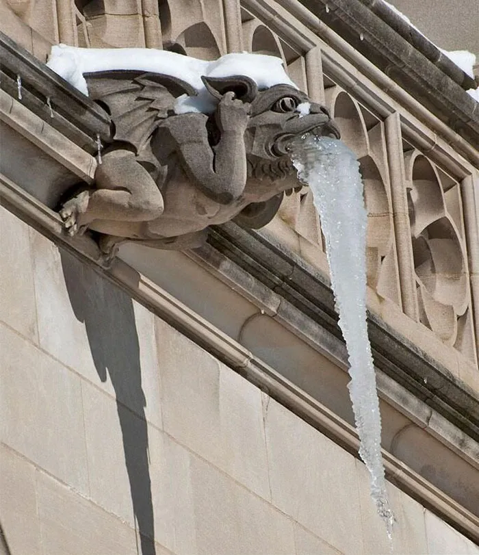 People Are Sharing Photos Of 'Vomiting' Statues And Here Are The 12 Most Hilarious Ones