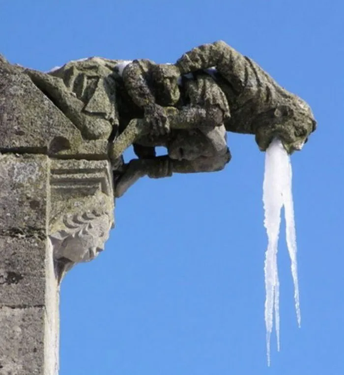 People Are Sharing Photos Of 'Vomiting' Statues And Here Are The 12 Most Hilarious Ones