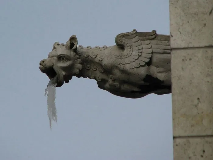 People Are Sharing Photos Of 'Vomiting' Statues And Here Are The 12 Most Hilarious Ones