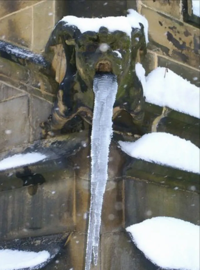 People Are Sharing Photos Of 'Vomiting' Statues And Here Are The 12 Most Hilarious Ones