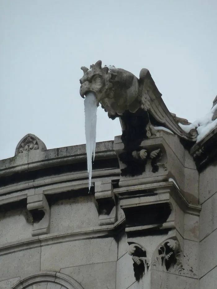 People Are Sharing Photos Of 'Vomiting' Statues And Here Are The 12 Most Hilarious Ones