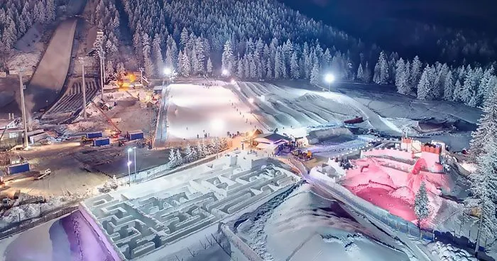 This Snow Labyrinth In Poland Looks Like It's Straight Out Of A Fairytale And It's Larger Than 10 Tennis Courts