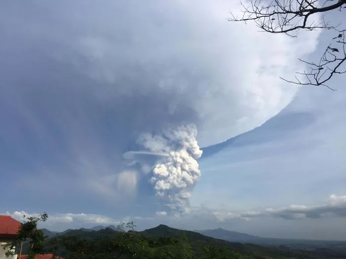 30 Fotos que muestran el terrorífico poder del volcán Taal que ha hecho erupción en Filipinas