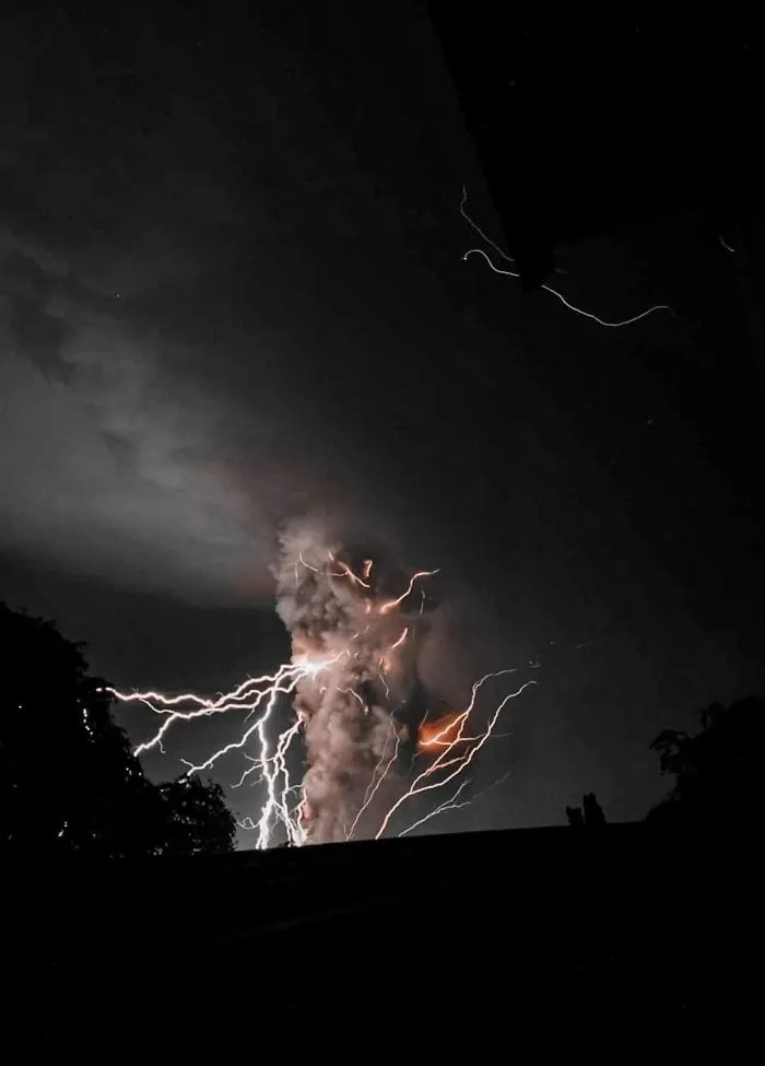 30 Photos That Show The Terrifying Power Of The Taal Volcano Which Just Erupted In The Philippines