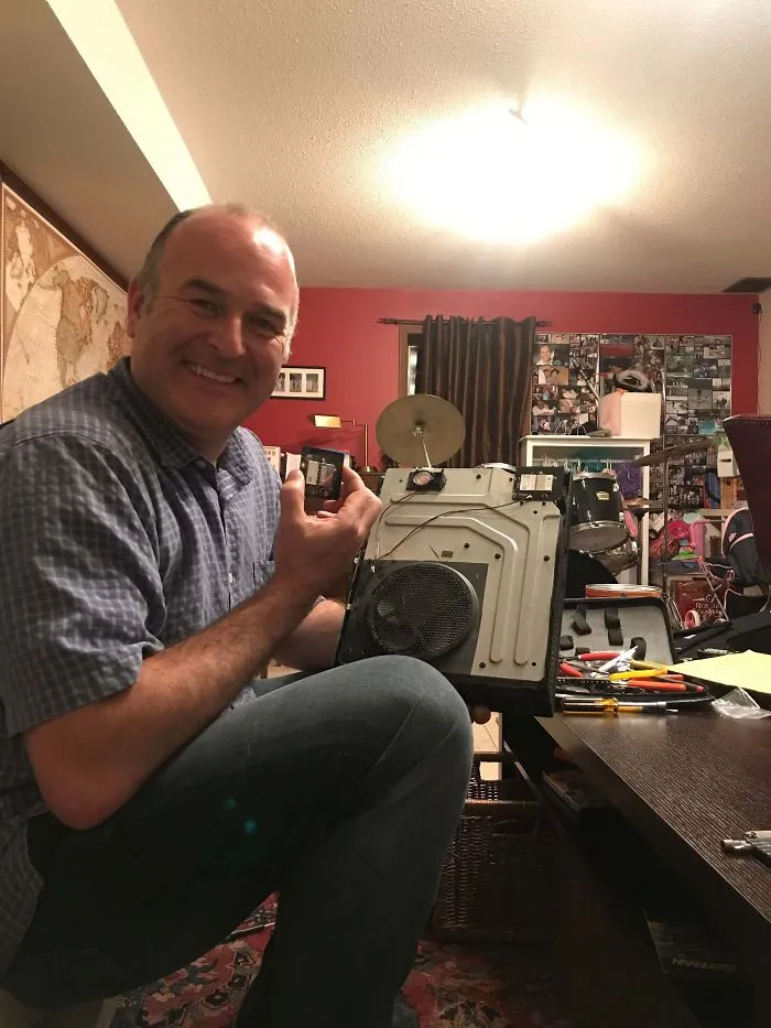 Arreglando una Xbox y ahora parezco gigante