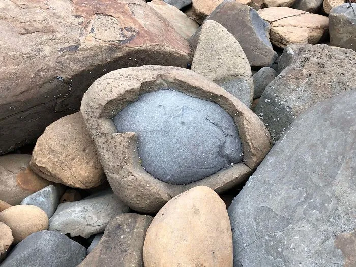 Roca dentro de otra roca