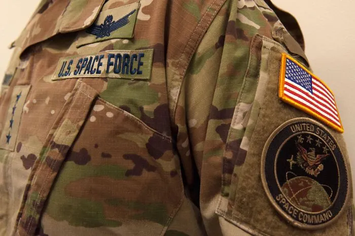 El camuflaje de la fuerza espacial es verde... para el espacio