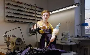 Artist Puts People From Classical Paintings Into The Modern World, And The Result Is Surprisingly Fitting (42 New Pics)
