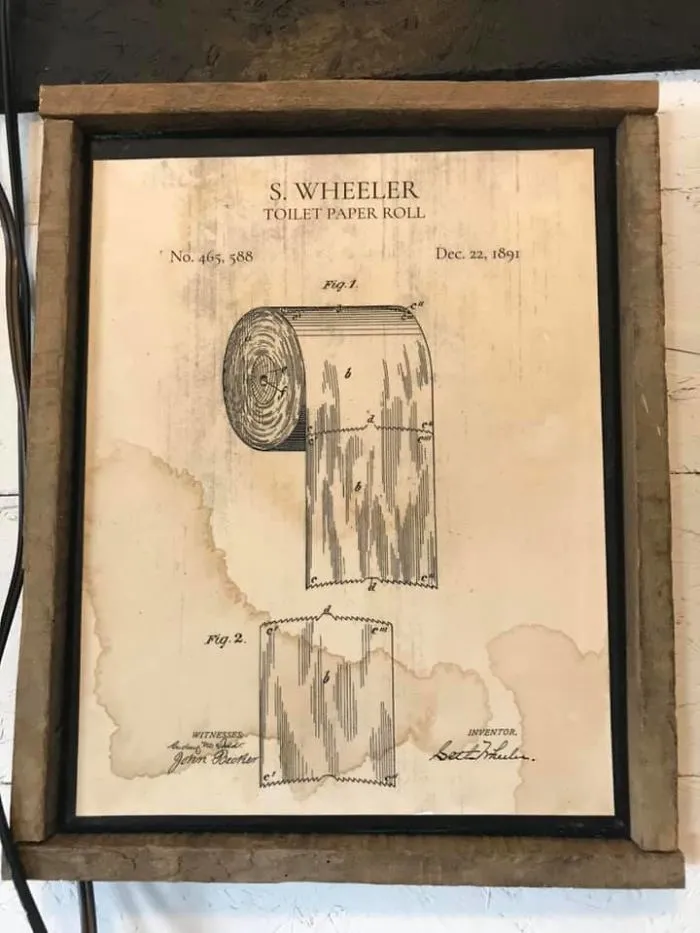 He encontrado en una tienda de antigüedades el prototipo del papel higiénico