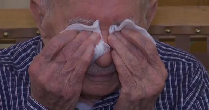102 Y.O. Holocaust Survivor Who Thought He Had No Family Left, Gets Reunited With His Nephew After 80 Years