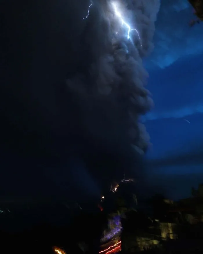 30 Fotos que muestran el terrorífico poder del volcán Taal que ha hecho erupción en Filipinas