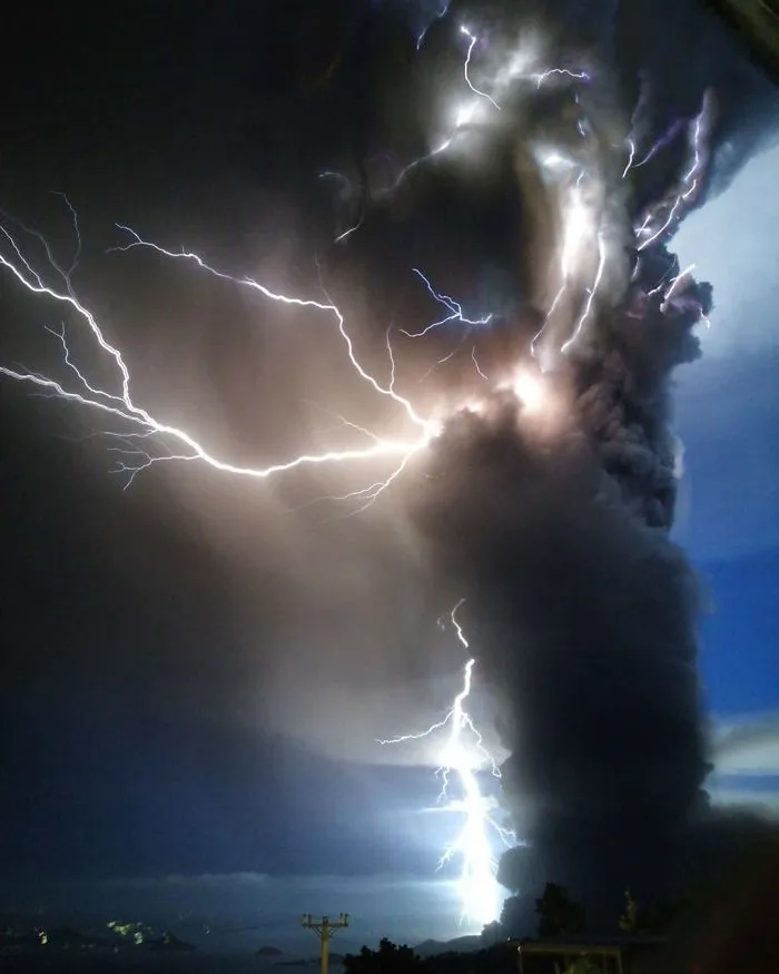 30 Photos That Show The Terrifying Power Of The Taal Volcano Which Just Erupted In The Philippines