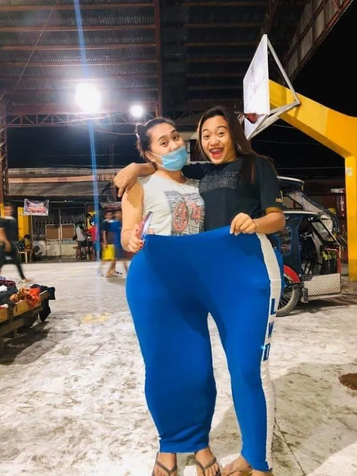 30 Divertidas fotos de filipinos vestidos con "inadecuada" ropa donada en centros de evacuación por el volcán