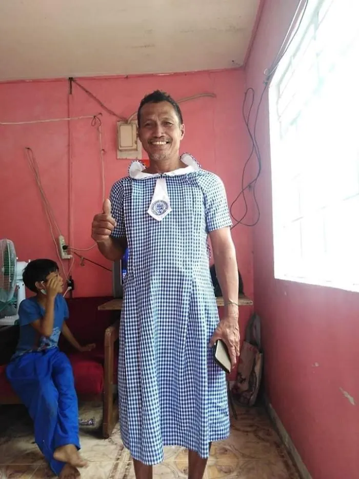 30 Funny Pics Of Filipinos Dressed Up In 'Unsuitable' Donated Clothes At A Volcano Evacuation Center