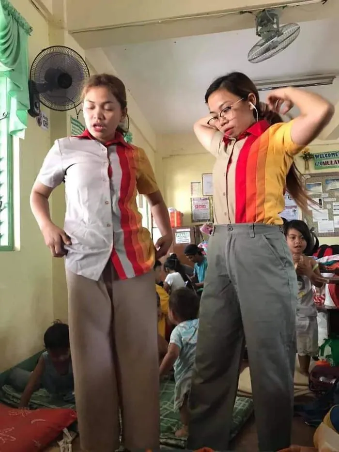 30 Funny Pics Of Filipinos Dressed Up In 'Unsuitable' Donated Clothes At A Volcano Evacuation Center
