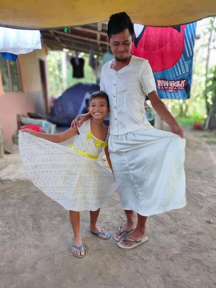 30 Divertidas fotos de filipinos vestidos con "inadecuada" ropa donada en centros de evacuación por el volcán