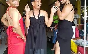 30 Funny Pics Of Filipinos Dressed Up In 'Unsuitable' Donated Clothes At A Volcano Evacuation Center